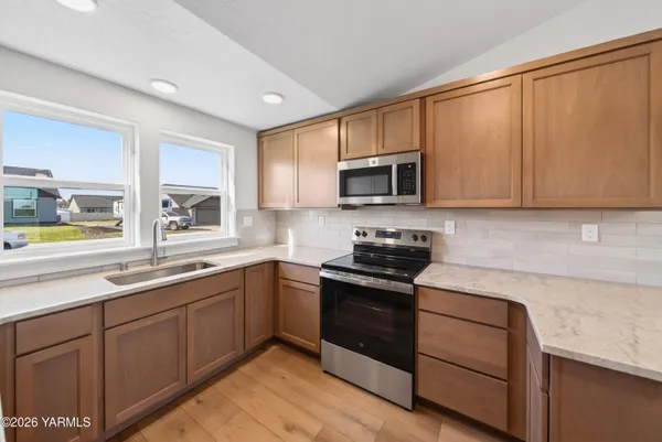 $339,990 | 135 Bitters Loop, Grandview, WA 98930