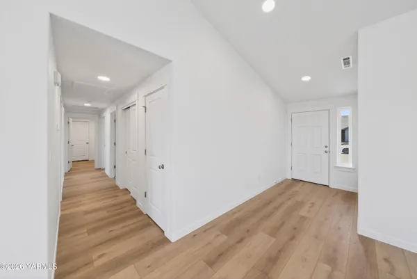 $339,990 | 135 Bitters Loop, Grandview, WA 98930