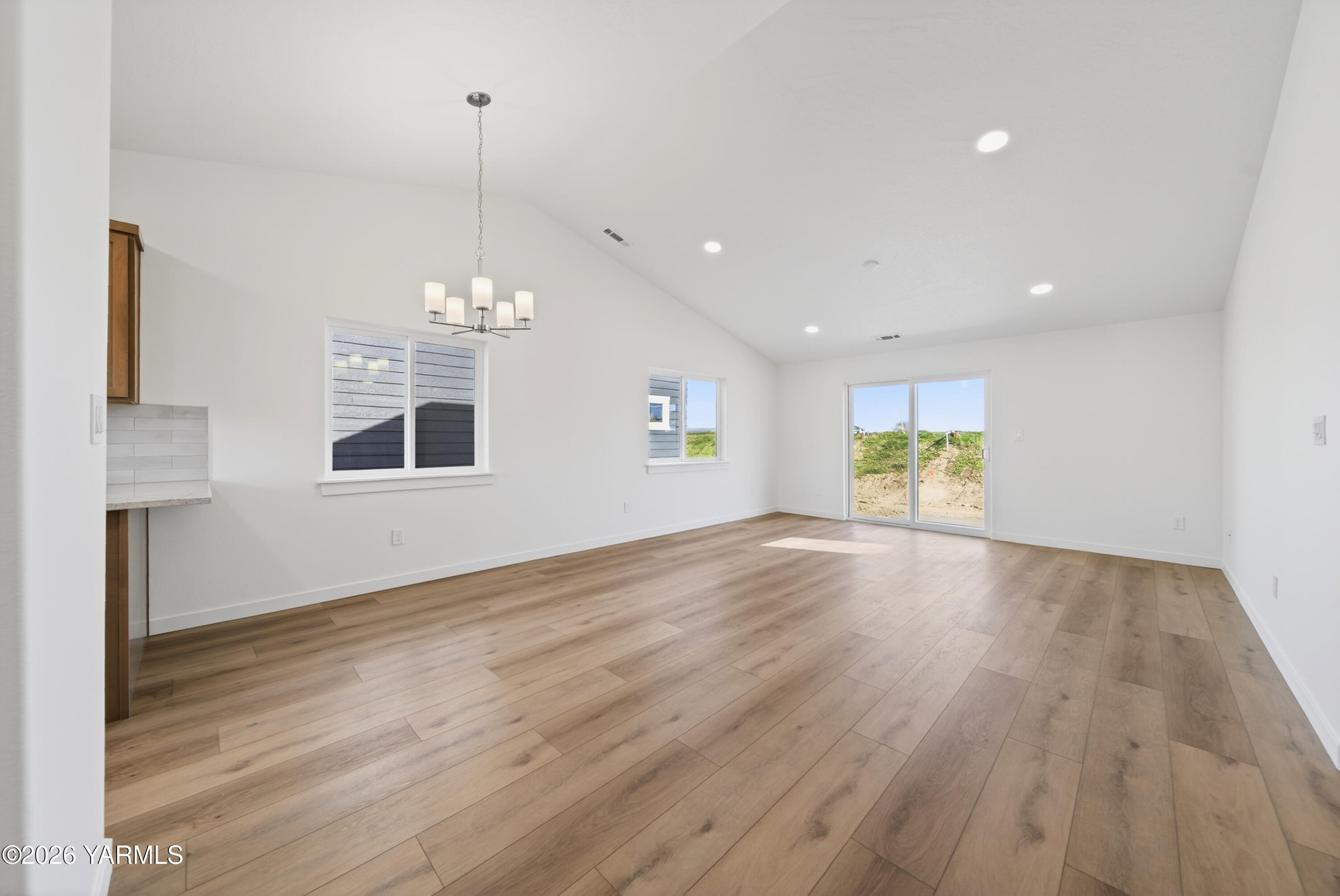 135 Bitters Loop Grandview, WA 98930 - Photo 7 of 13 135 Bitter's Lp-15