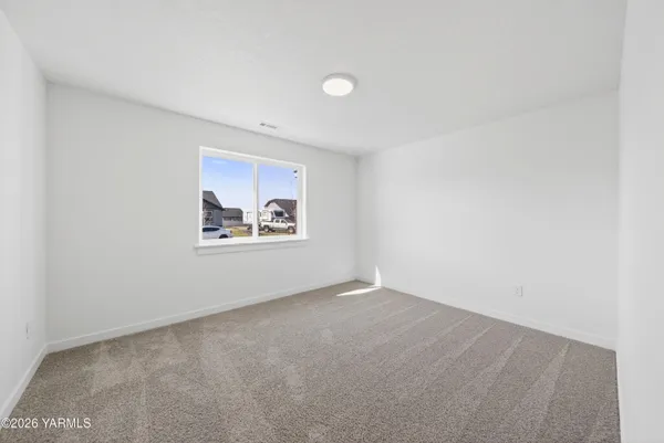 $339,990 | 135 Bitters Loop, Grandview, WA 98930