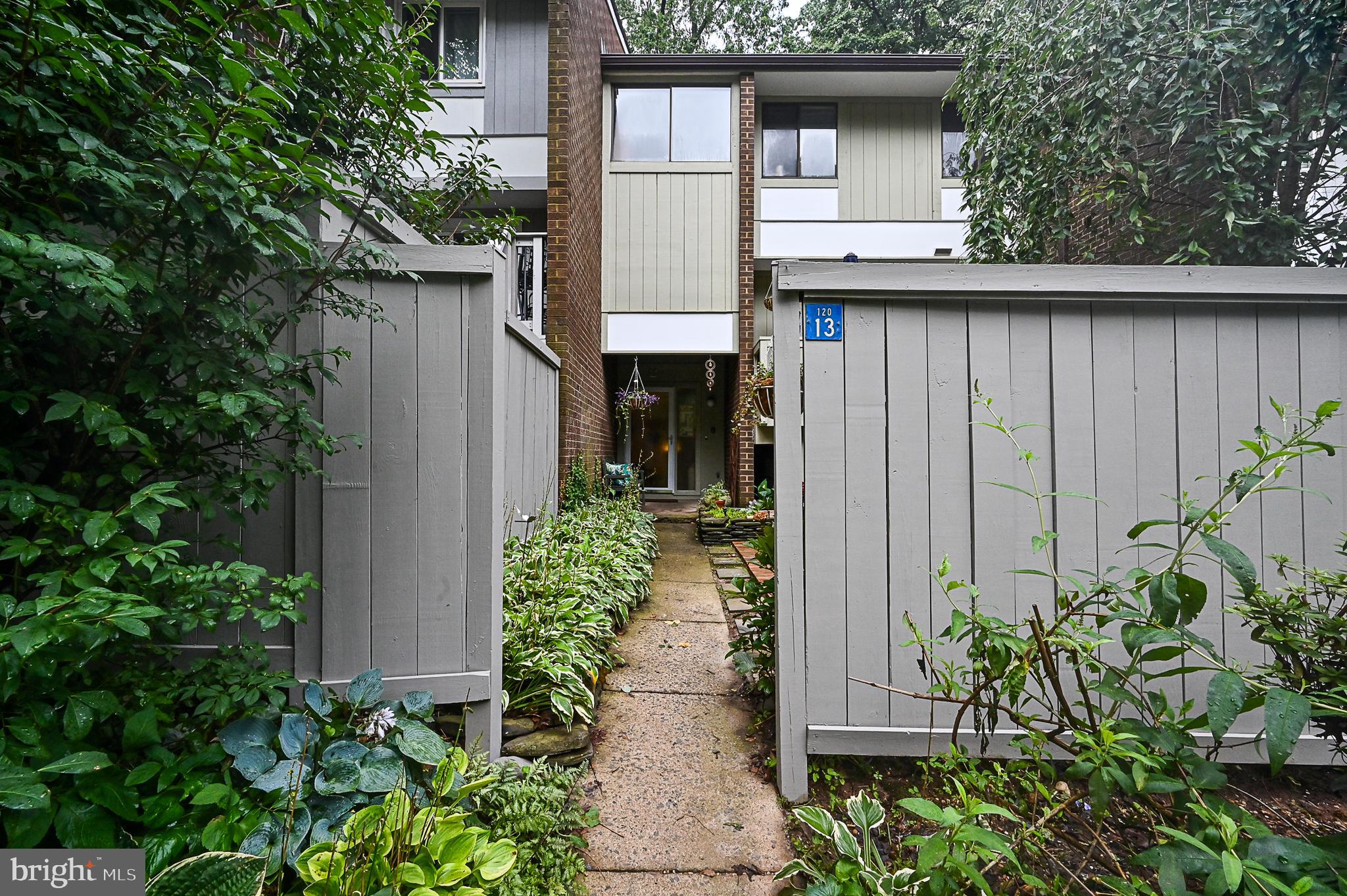 12013 Insha Court Reston, VA 20191 - Photo 2 of 35 Enter the courtyard!