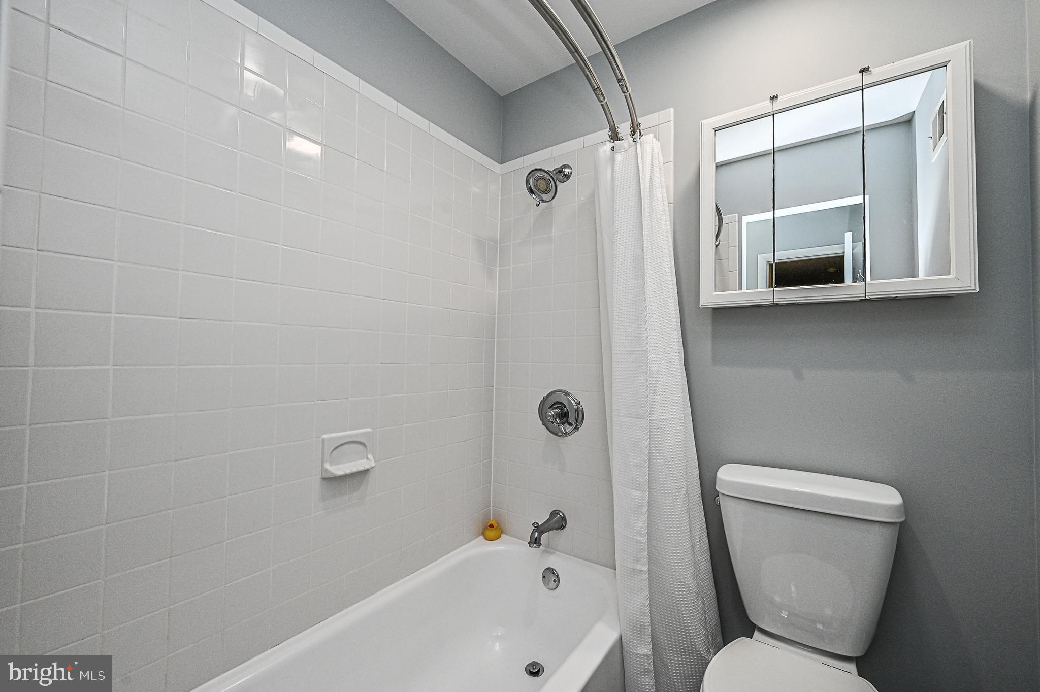 12013 Insha Court Reston, VA 20191 - Photo 28 of 35 Hall/Guest bath.