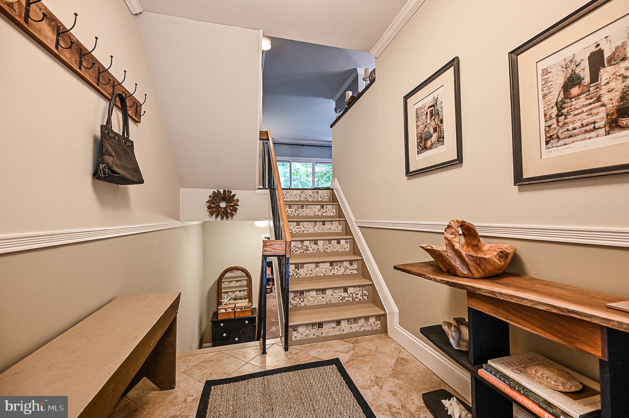 12013 Insha Court Reston, VA 20191 - Photo 5 of 35 Roomy foyer!