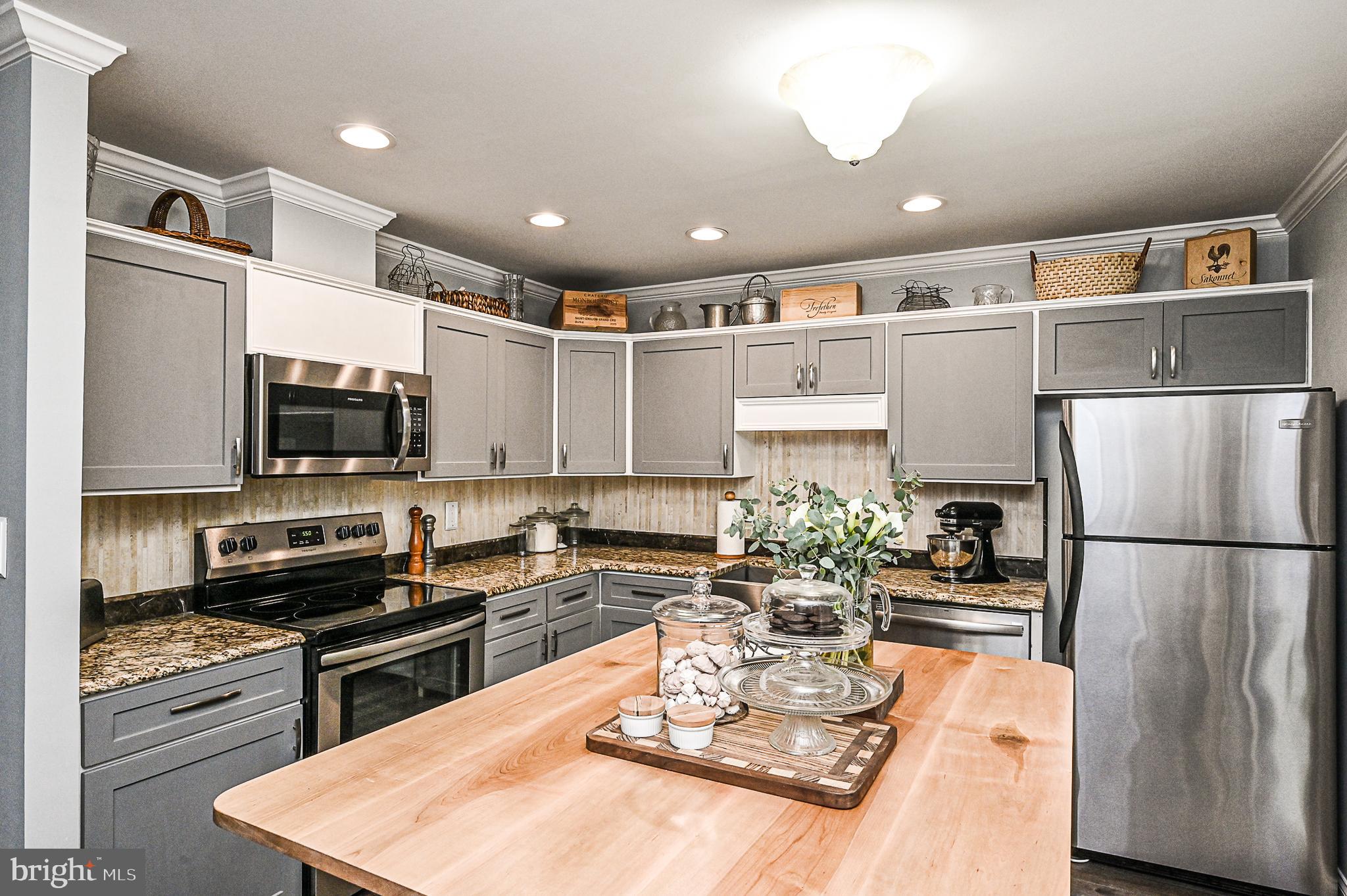 12013 Insha Court Reston, VA 20191 - Photo 10 of 35 Stainless appliances