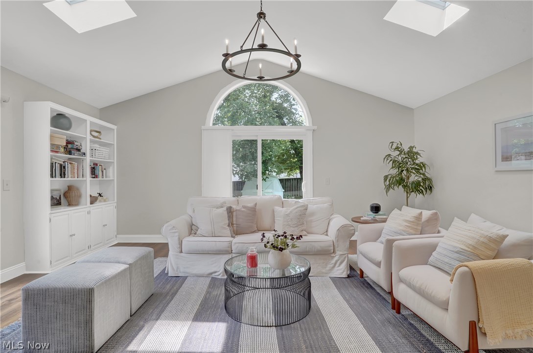 3646 Oak Road Stow, OH 44224 - Photo 12 of 35 Big Vaulted high ceiling.