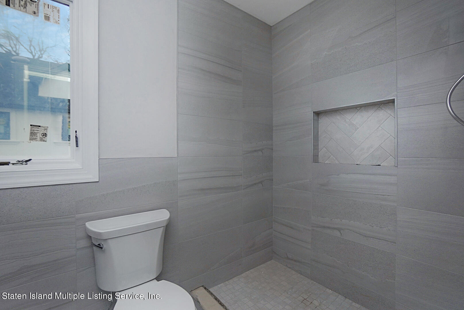 39 Ridgecrest Avenue Staten Island, NY 10312 - Photo 19 of 40 Photo May 10 2022, 5 06 58 PM