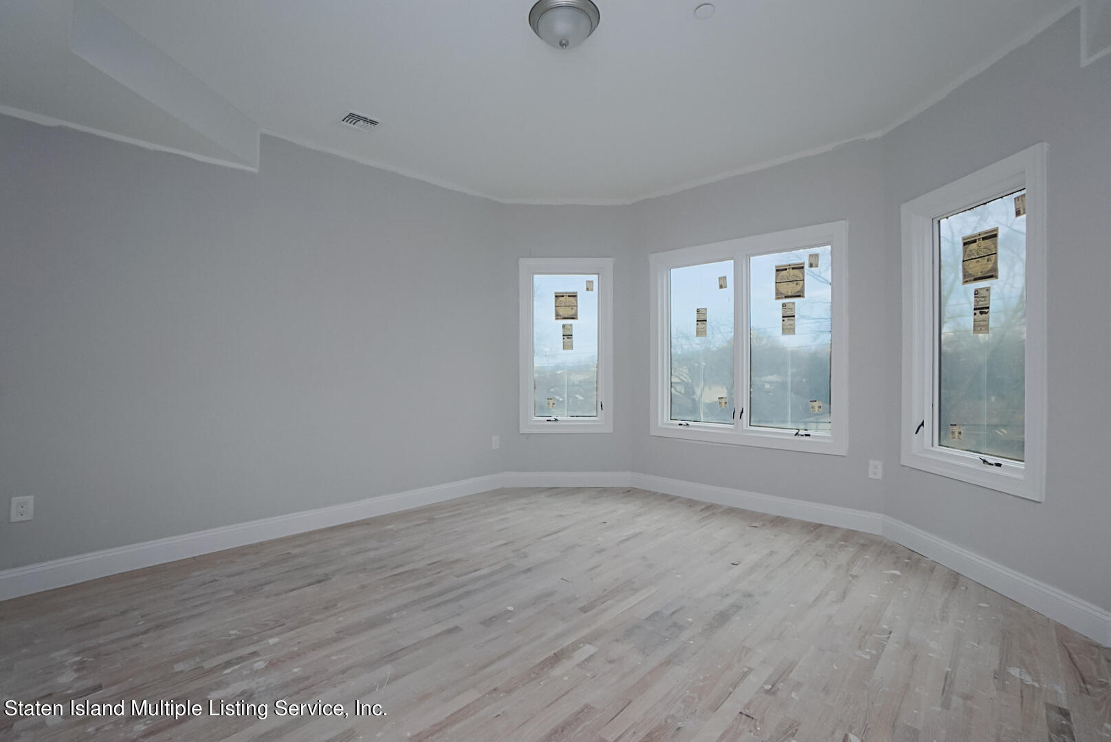 39 Ridgecrest Avenue Staten Island, NY 10312 - Photo 9 of 40 Photo May 10 2022, 5 04 53 PM