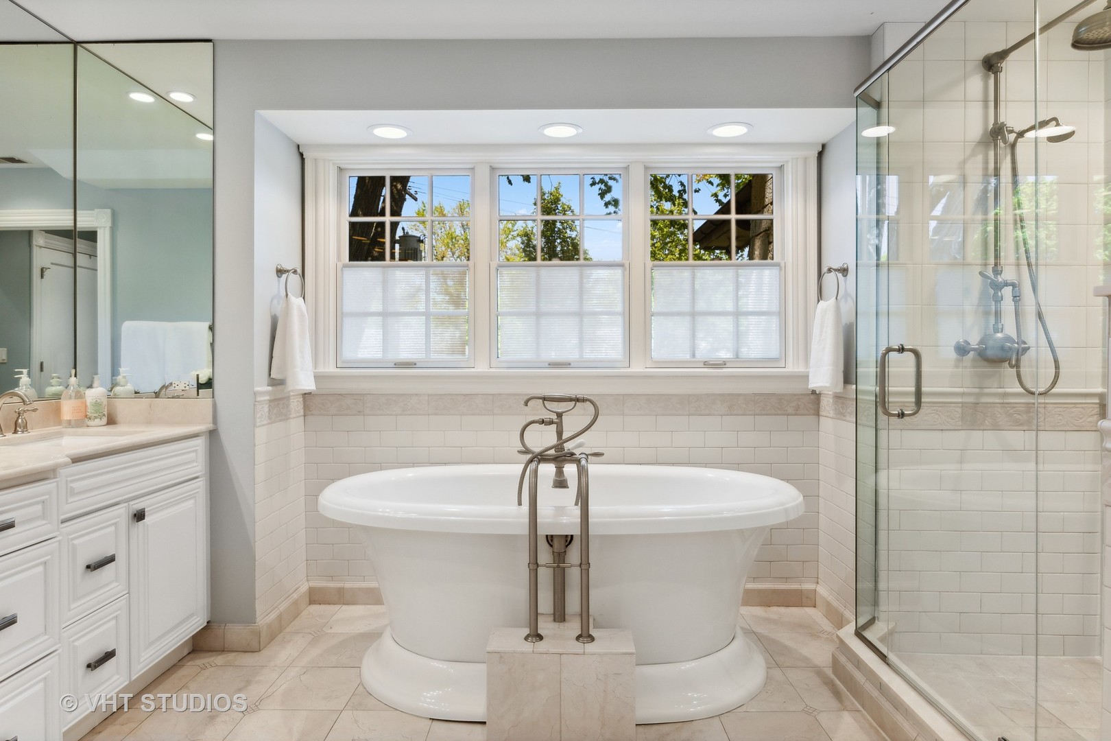576 Sunset Road Winnetka, IL 60093 - Photo 19 of 42 a bathroom with a sink and mirror