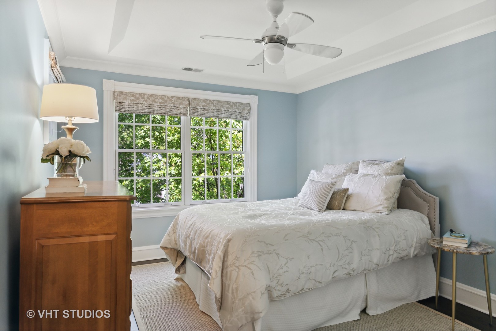 576 Sunset Road Winnetka, IL 60093 - Photo 21 of 42 a bedroom with a bed and a window