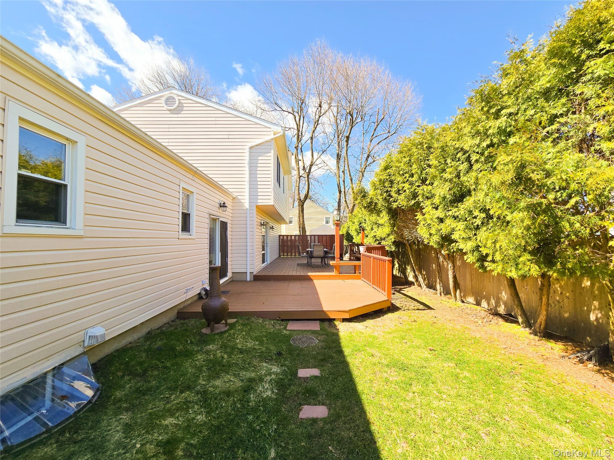 43 Fort Hill Road Huntington, NY 11743 - Photo 4 of 26