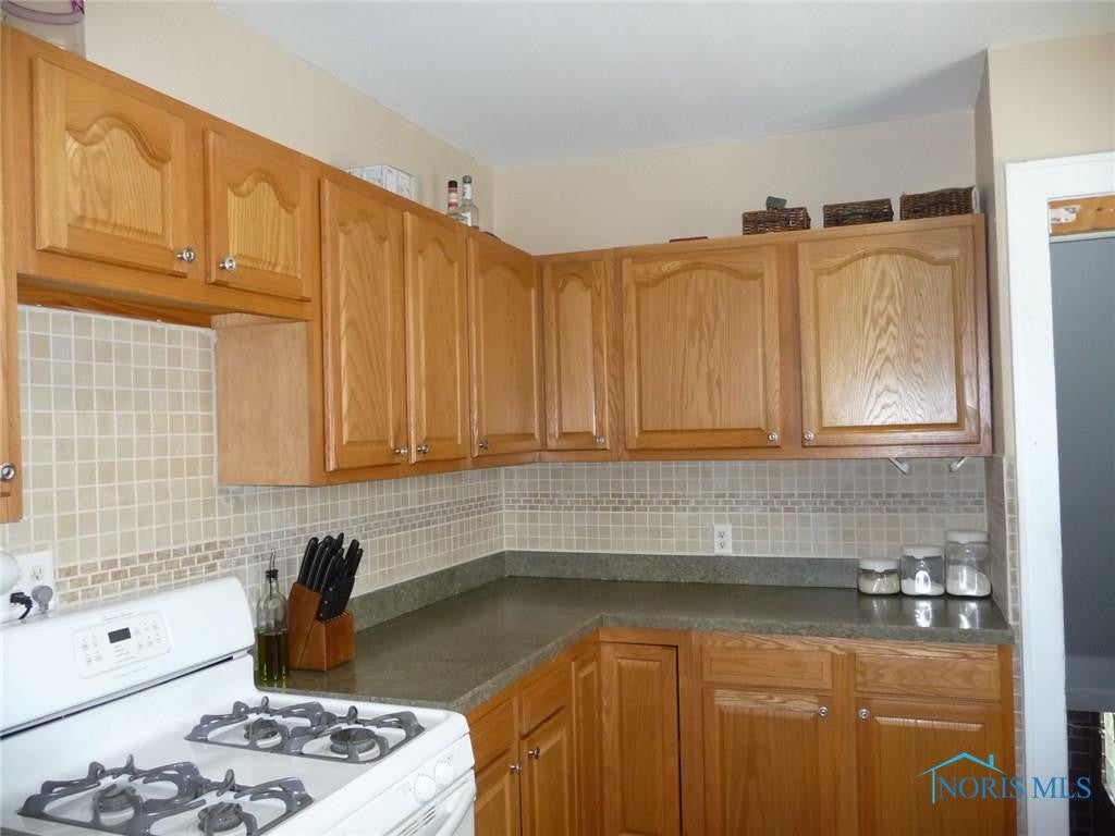 2054 Mansfield Road Toledo, OH 43613 - Photo 4 of 15 Gallery Image 4