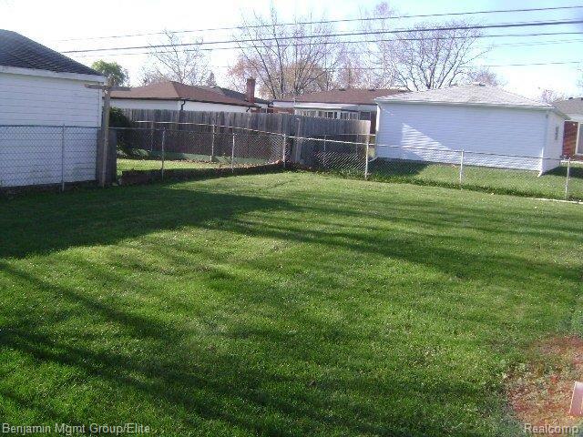29335 Schoenherr Road Warren, MI 48088 - Photo 3 of 10 backyard