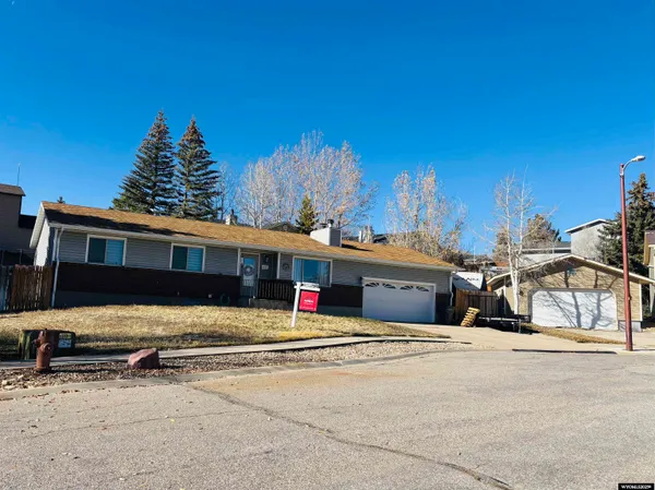 $420,000 | 631 Stahley Avenue, Evanston, WY 82930
