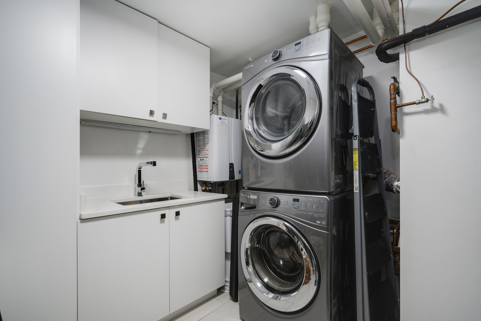 850 West Adams Street, Unit 7C Chicago, IL 60607 - Photo 23 of 32 a utility room with sink dryer and washer