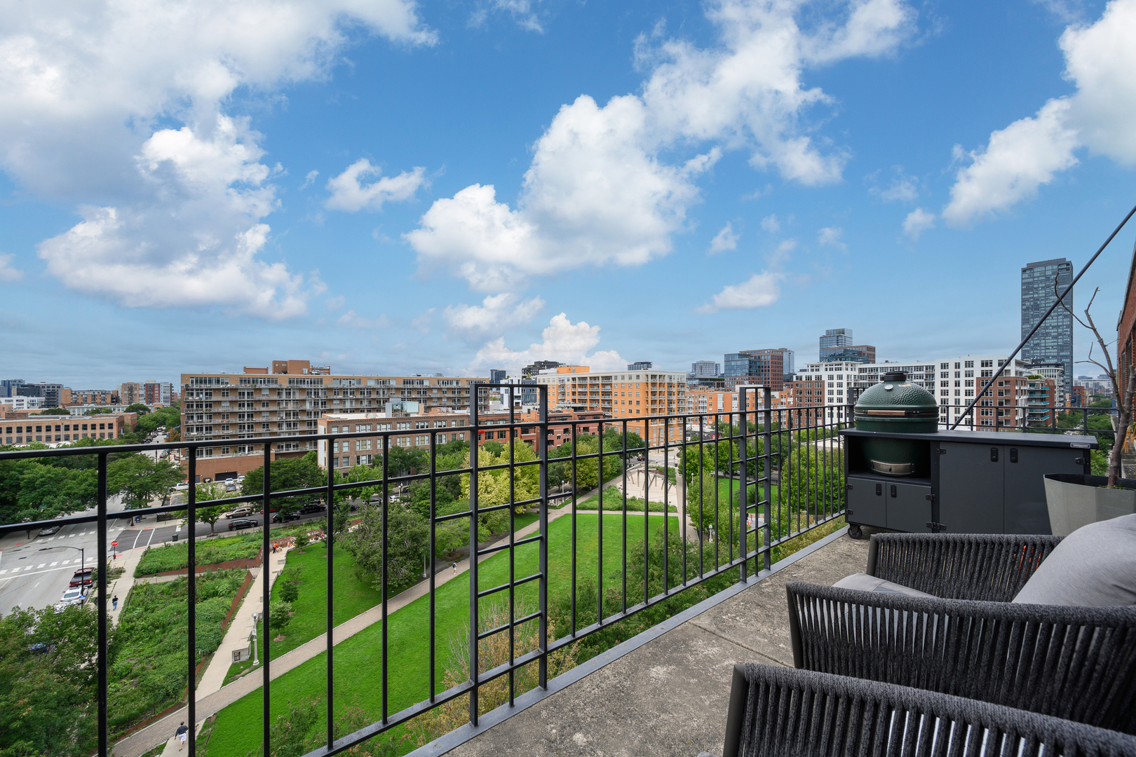 850 West Adams Street, Unit 7C Chicago, IL 60607 - Photo 24 of 32 a view of a balcony with city view