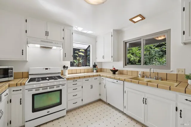 $1,350,000 | 12657 Fiori Lane, Sebastopol, CA 95472