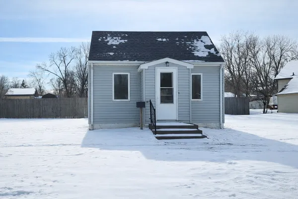 $112,000 | 422 Minnesota Avenue Southeast, Willmar, MN 56201