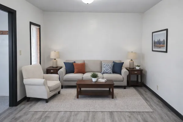 $112,000 | 422 Minnesota Avenue Southeast, Willmar, MN 56201