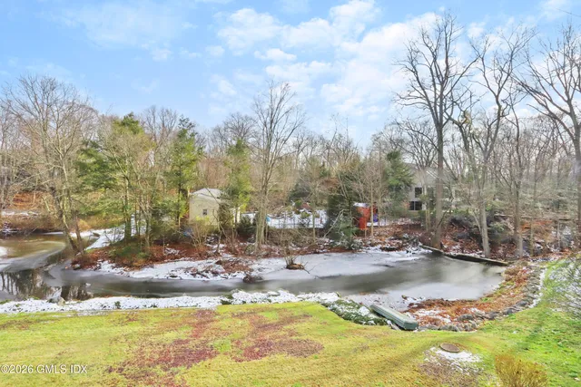 $2,600 | 200 Weaver Street, Unit B, Greenwich, CT 06831