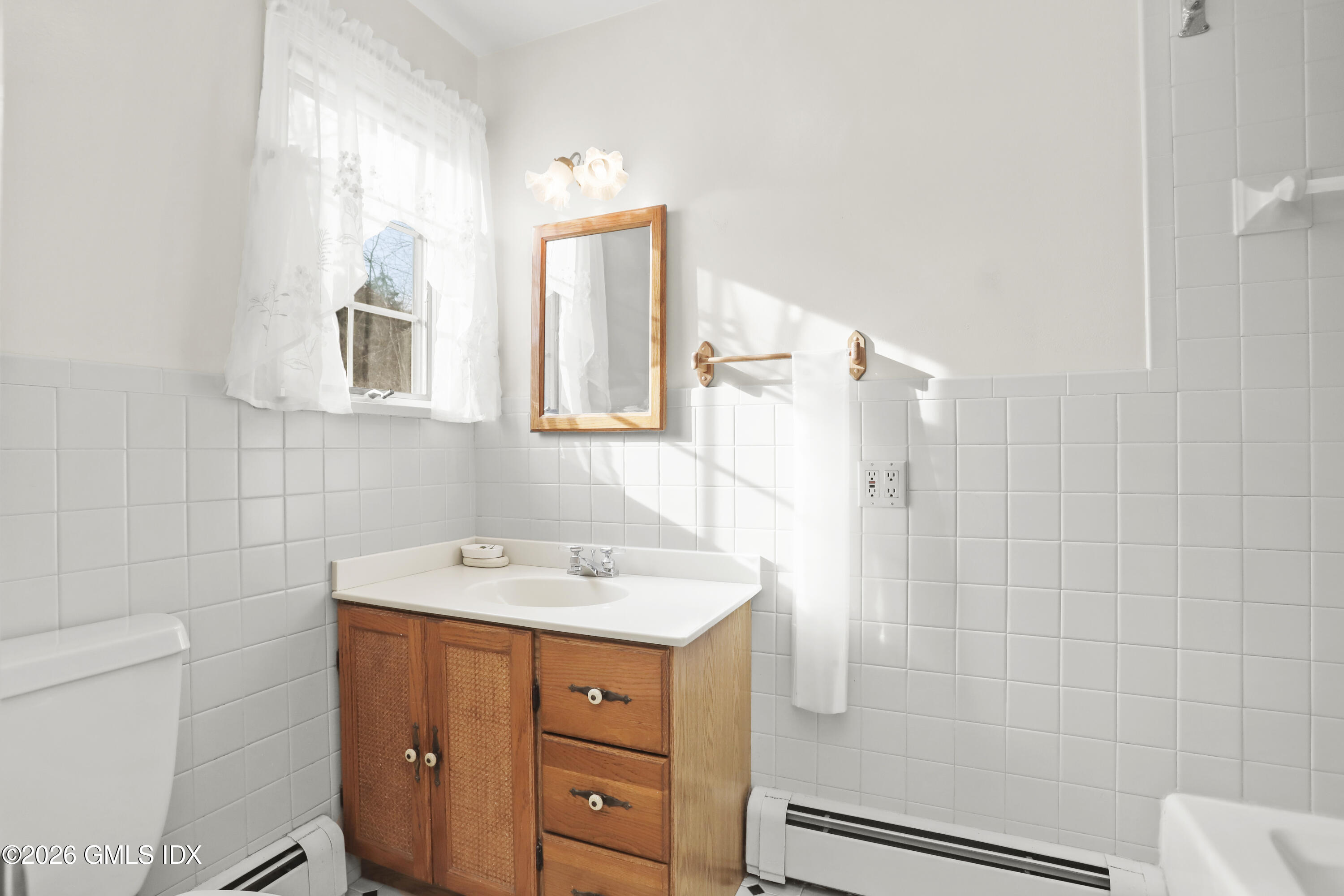 200 Weaver Street, Unit B Greenwich, CT 06831 - Photo 18 of 30 a bathroom with a sink toilet and shower