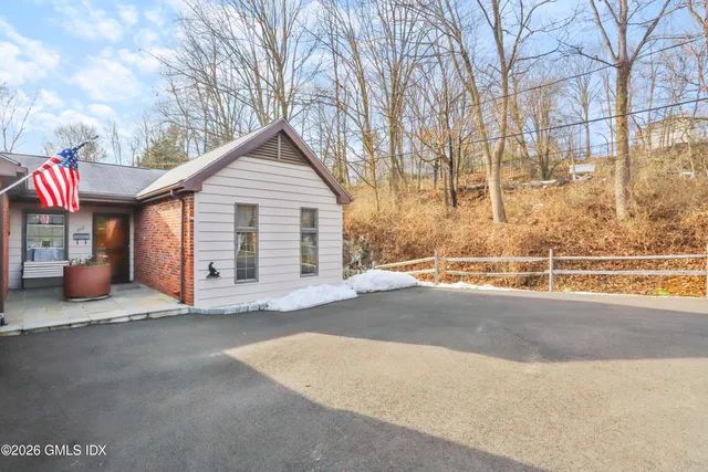 $2,600 | 200 Weaver Street, Unit B, Greenwich, CT 06831