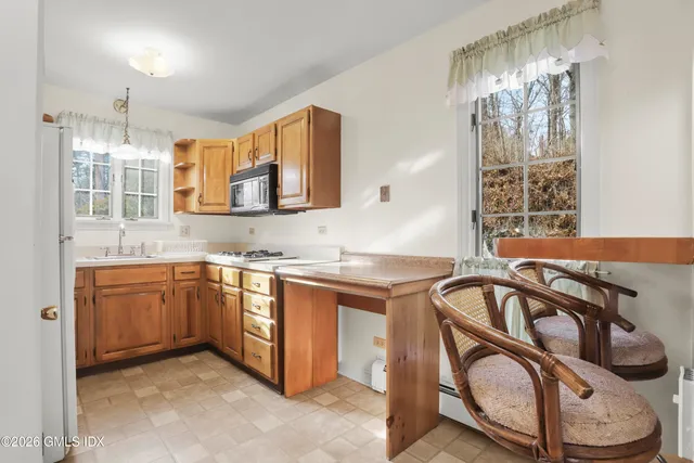 $2,600 | 200 Weaver Street, Unit B, Greenwich, CT 06831