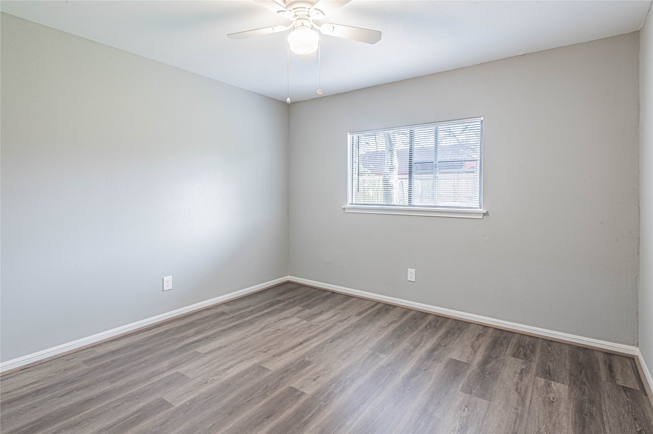 9462 Fuqua Street Houston, TX 77075 - Photo 11 of 15