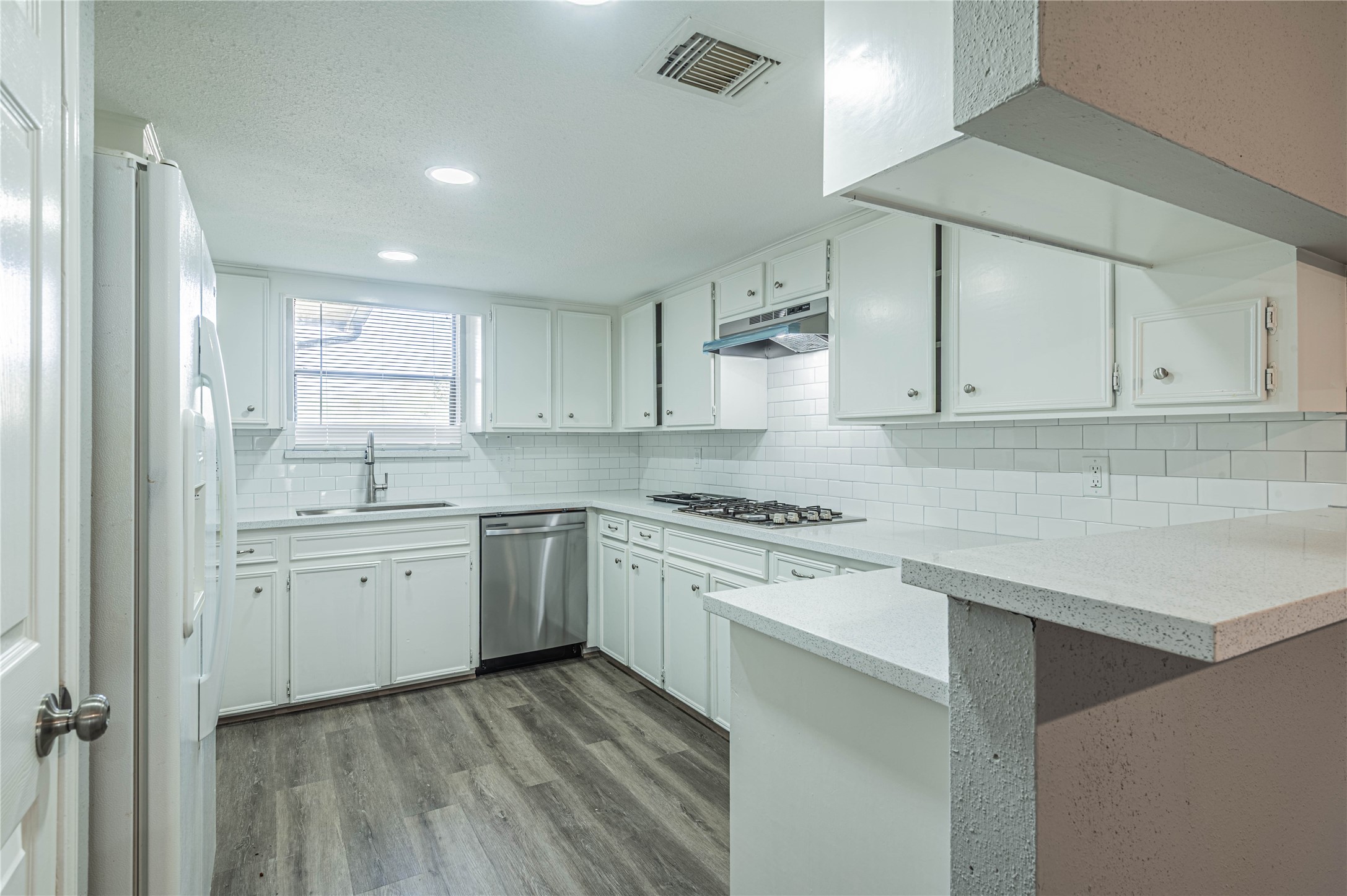 9462 Fuqua Street Houston, TX 77075 - Photo 6 of 15