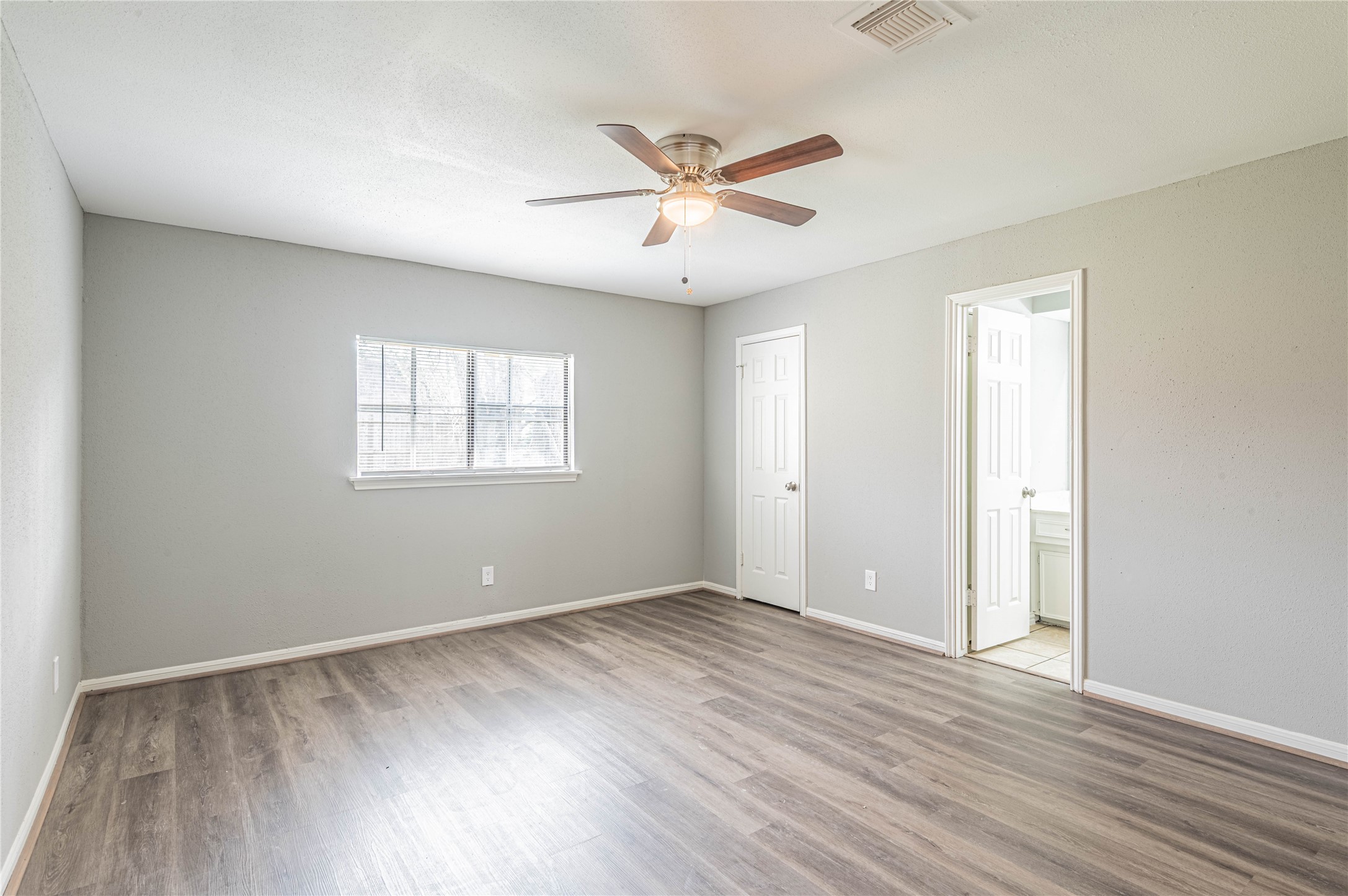 9462 Fuqua Street Houston, TX 77075 - Photo 7 of 15