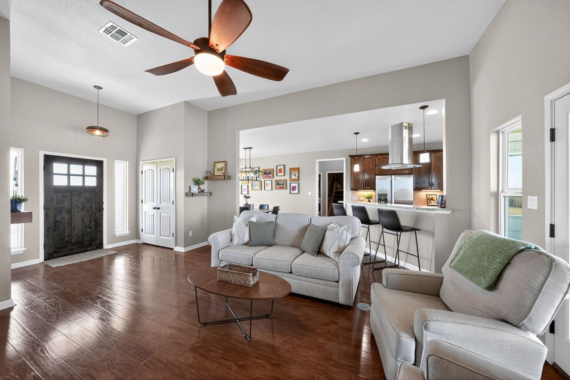 813 Cr 342 Road Granger, TX 76530 - Photo 6 of 32 a living room with furniture