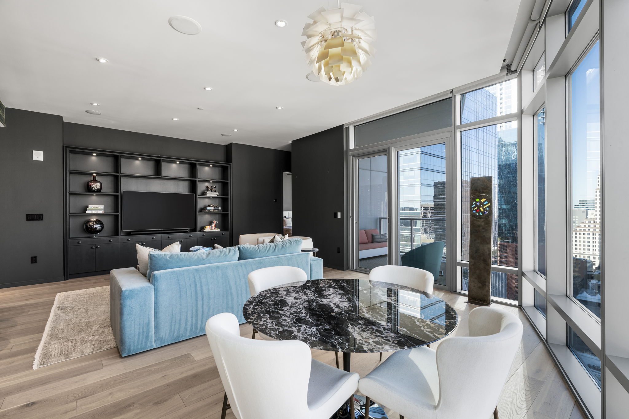 200 Congress Avenue, Unit 21D Austin, TX 78701 - Photo 8 of 34 Living and dining area featuring floor to ceiling windows, a skyline view, light wood-style floors, recessed lighting, and built in shelves