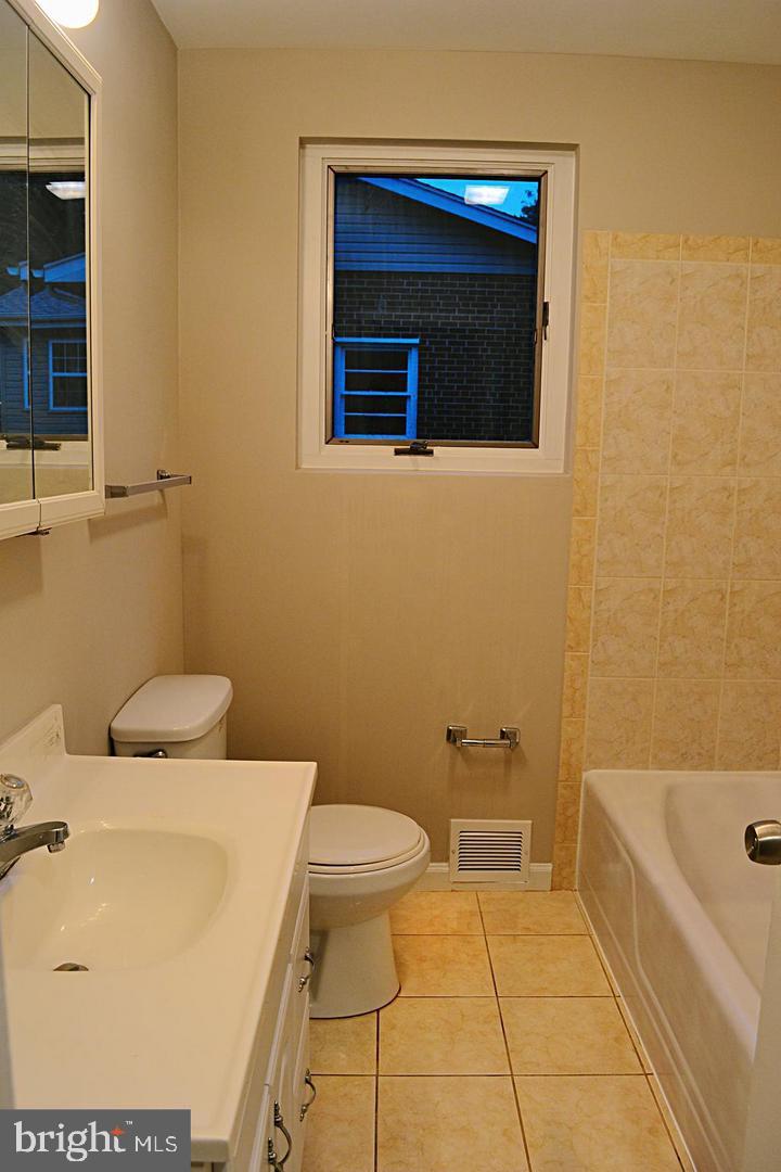 10705 Riverview Road Fort Washington, MD 20744 - Photo 15 of 22 Bathroom #2