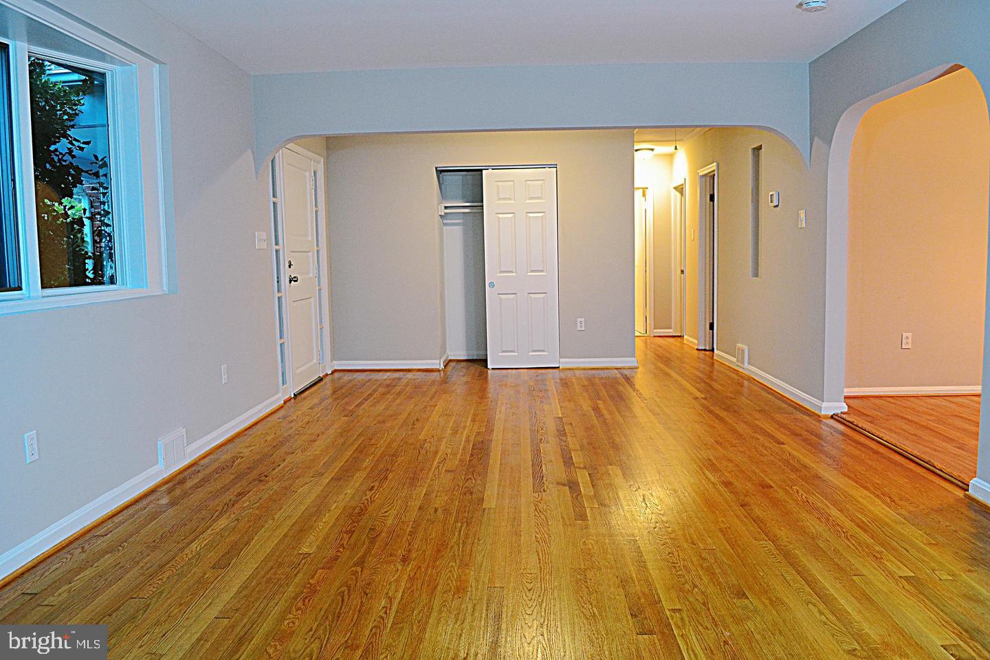 10705 Riverview Road Fort Washington, MD 20744 - Photo 7 of 22 Family Room- Foyer