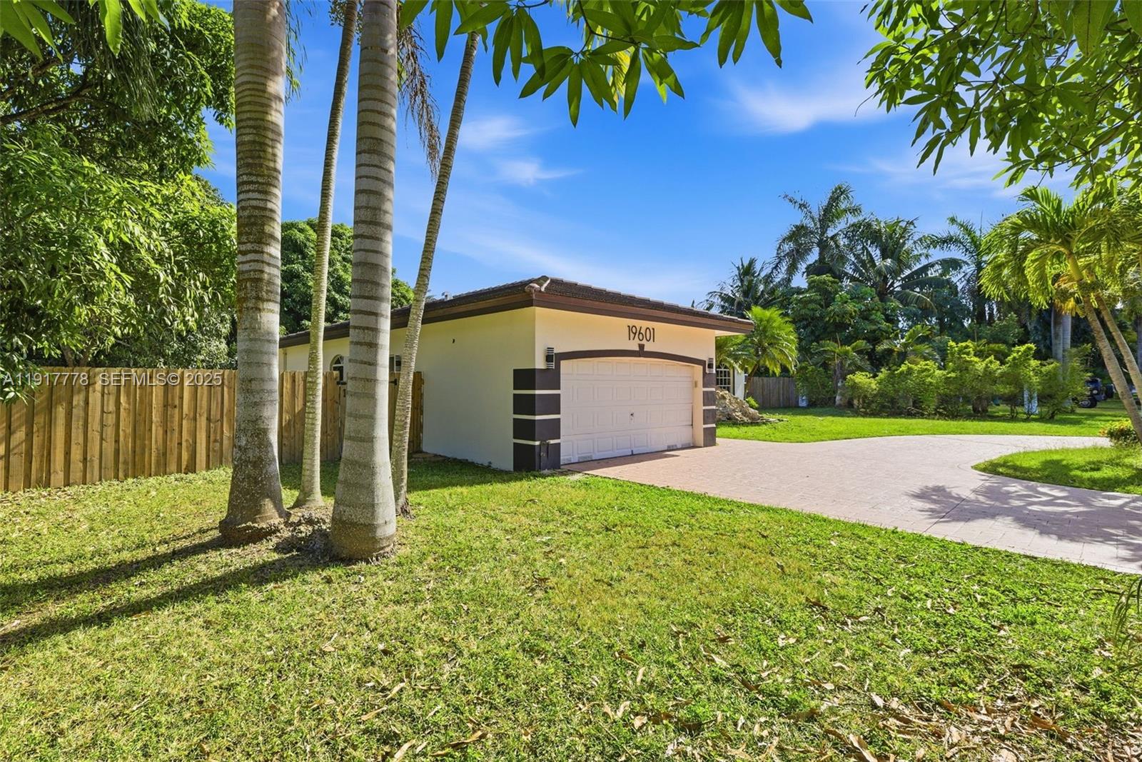 19601 Southwest 128th Court Miami, FL 33177 - Photo 6 of 59