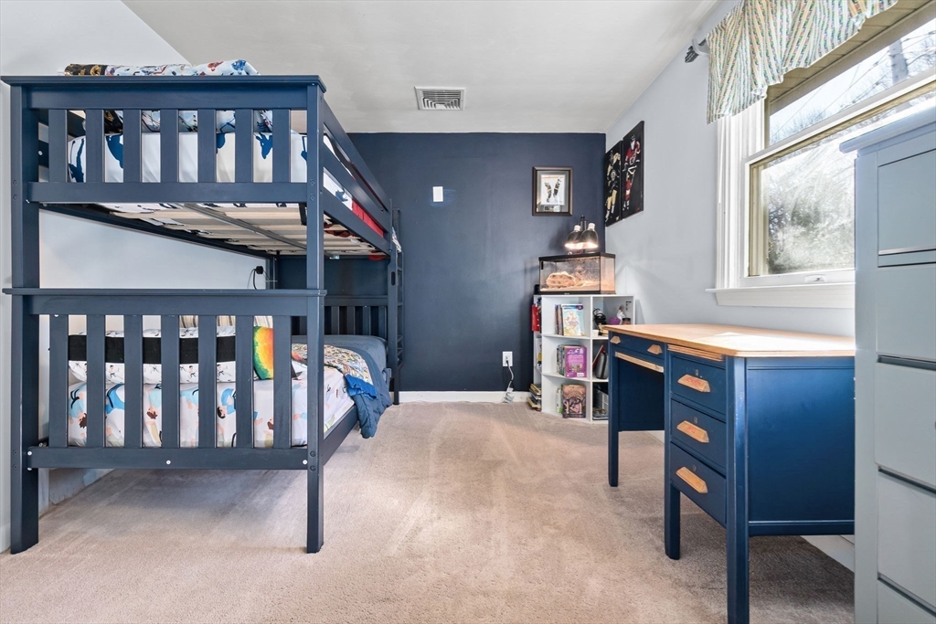 43 Colgate Road Beverly, MA 01915 - Photo 20 of 27 a dining room with furniture
