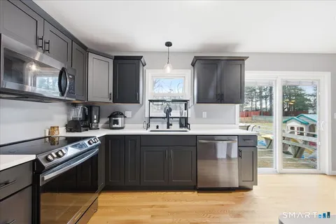 $395,000 | 60 Cedar Lane, Bozrah, CT 06334