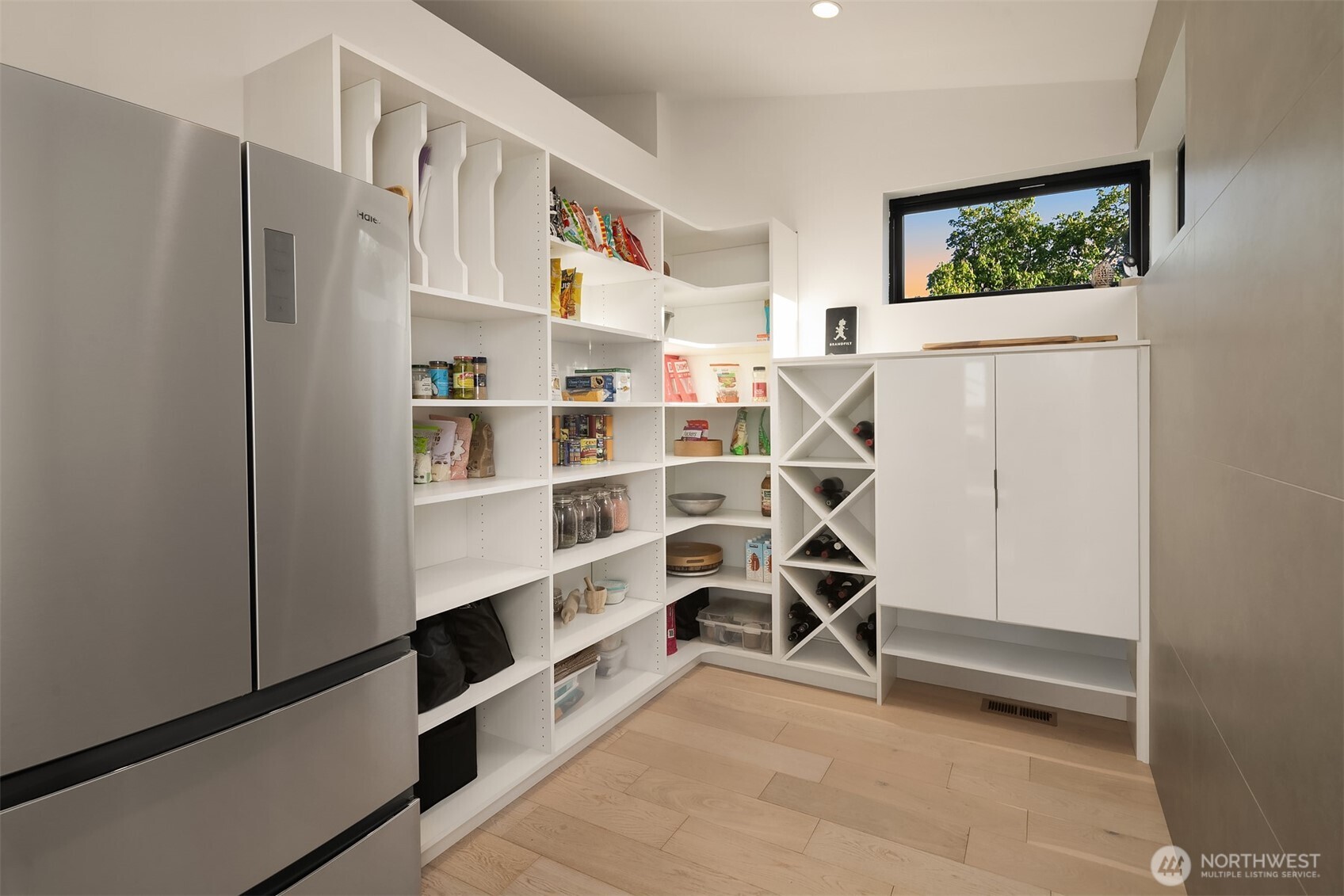 426 Wheeler Street Seattle, WA 98109 - Photo 14 of 30