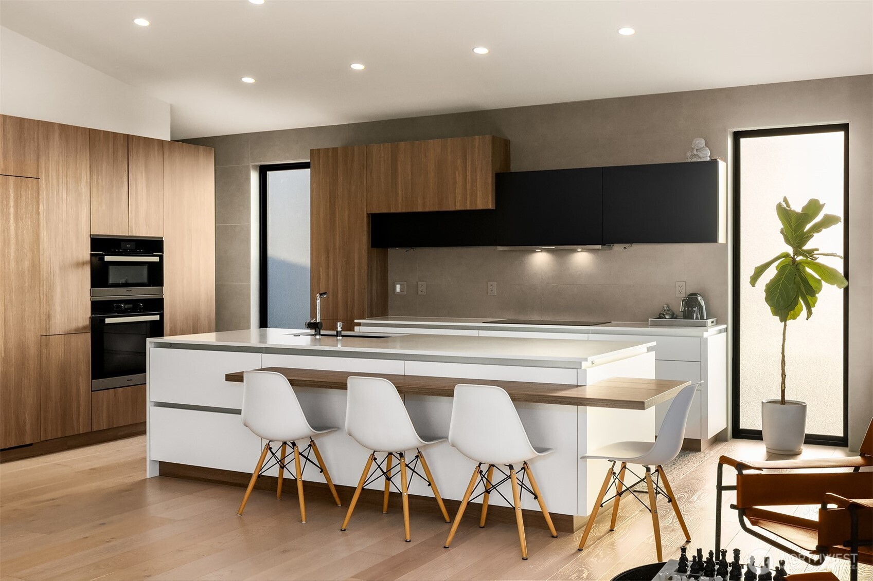 426 Wheeler Street Seattle, WA 98109 - Photo 8 of 30