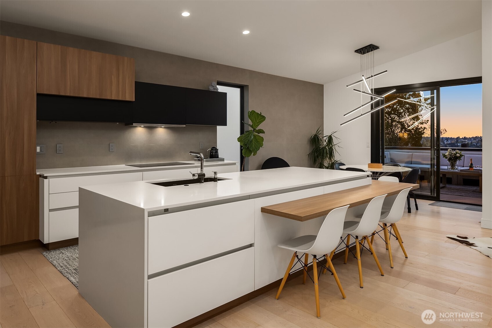 426 Wheeler Street Seattle, WA 98109 - Photo 9 of 30