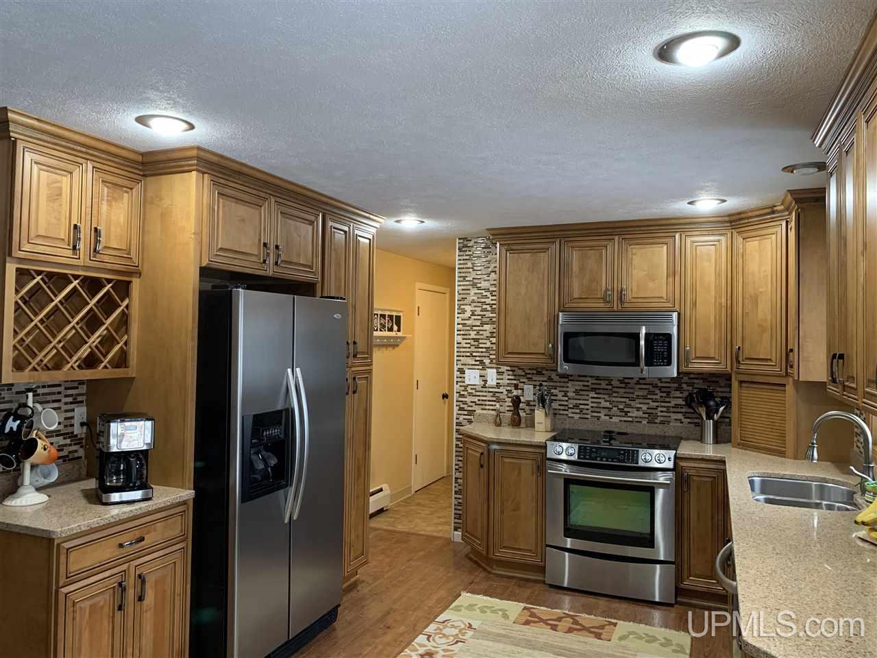 615 5th Street Lanse, MI 49946 - Photo 4 of 27