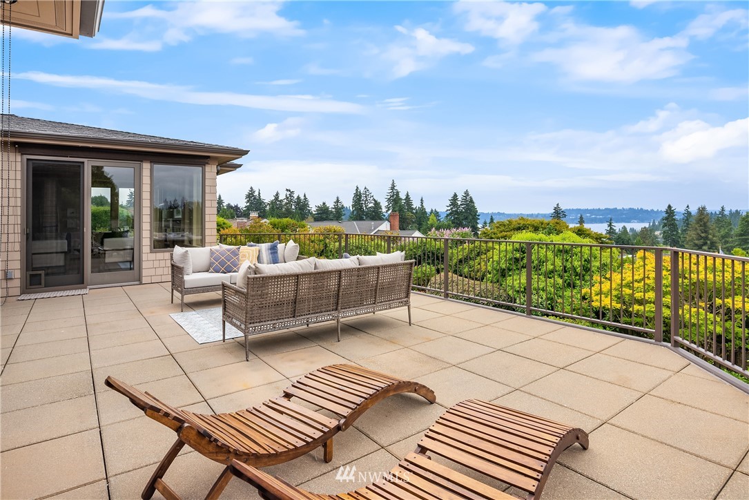 9413 Vineyard Crest Bellevue, WA 98004 - Photo 13 of 40