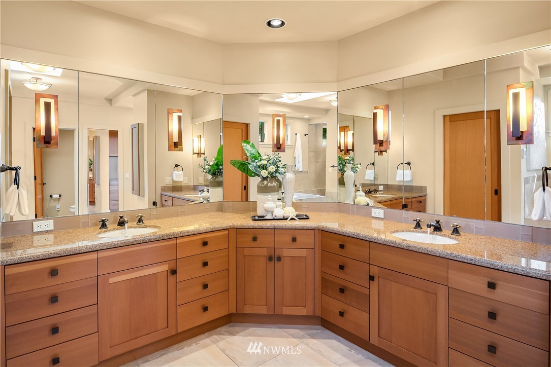 9413 Vineyard Crest Bellevue, WA 98004 - Photo 20 of 40