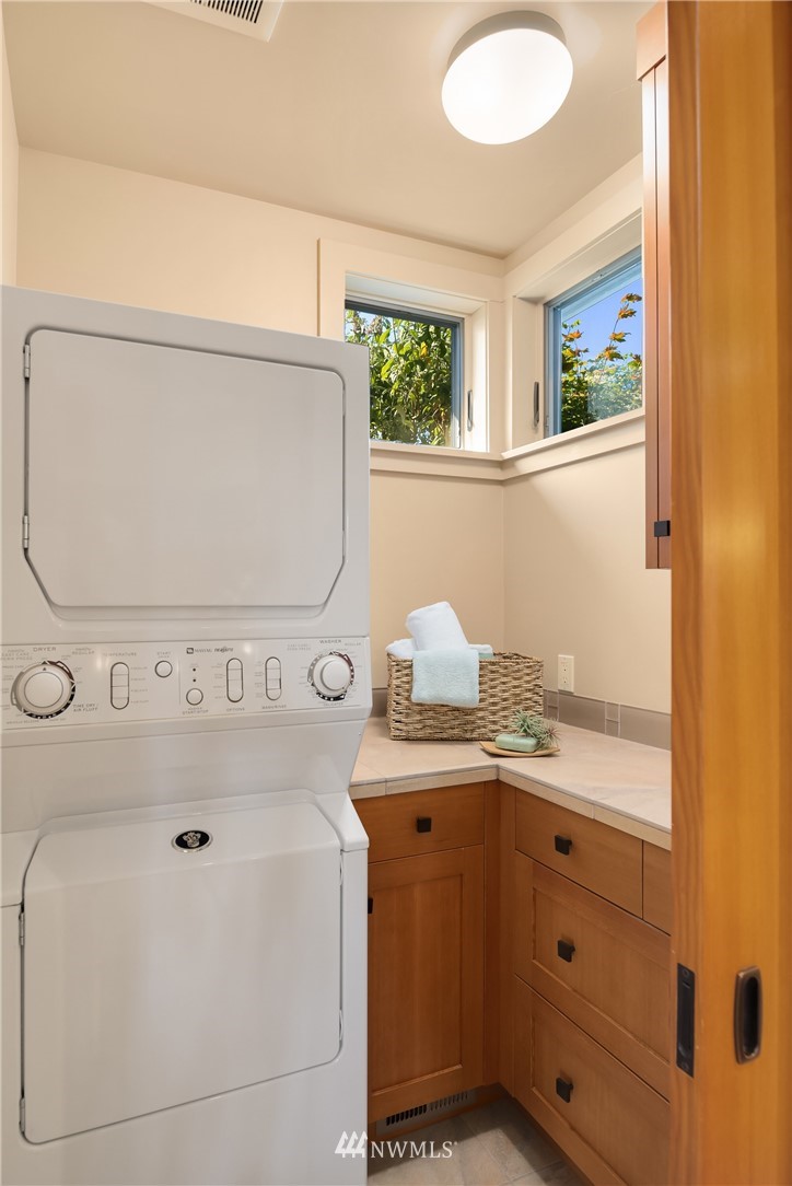 9413 Vineyard Crest Bellevue, WA 98004 - Photo 24 of 40