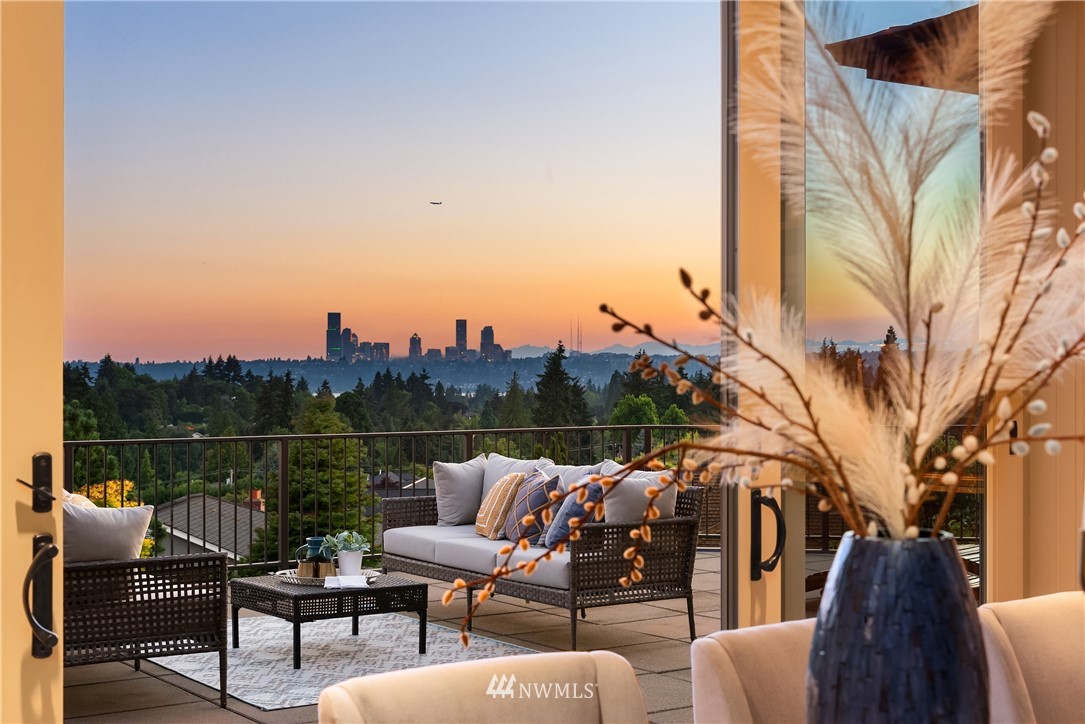 9413 Vineyard Crest Bellevue, WA 98004 - Photo 4 of 40