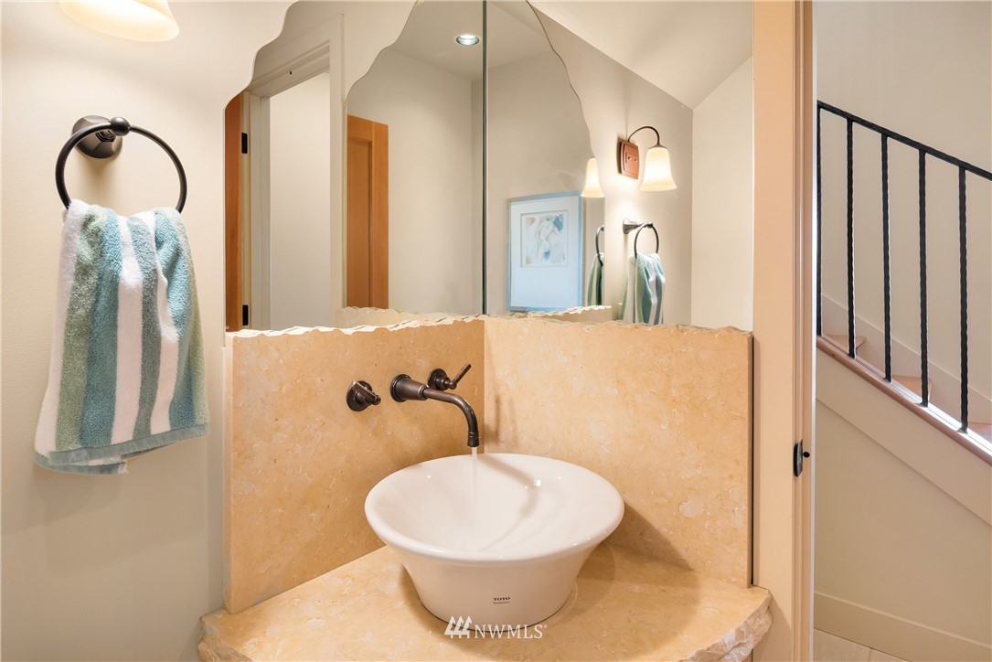 9413 Vineyard Crest Bellevue, WA 98004 - Photo 33 of 40