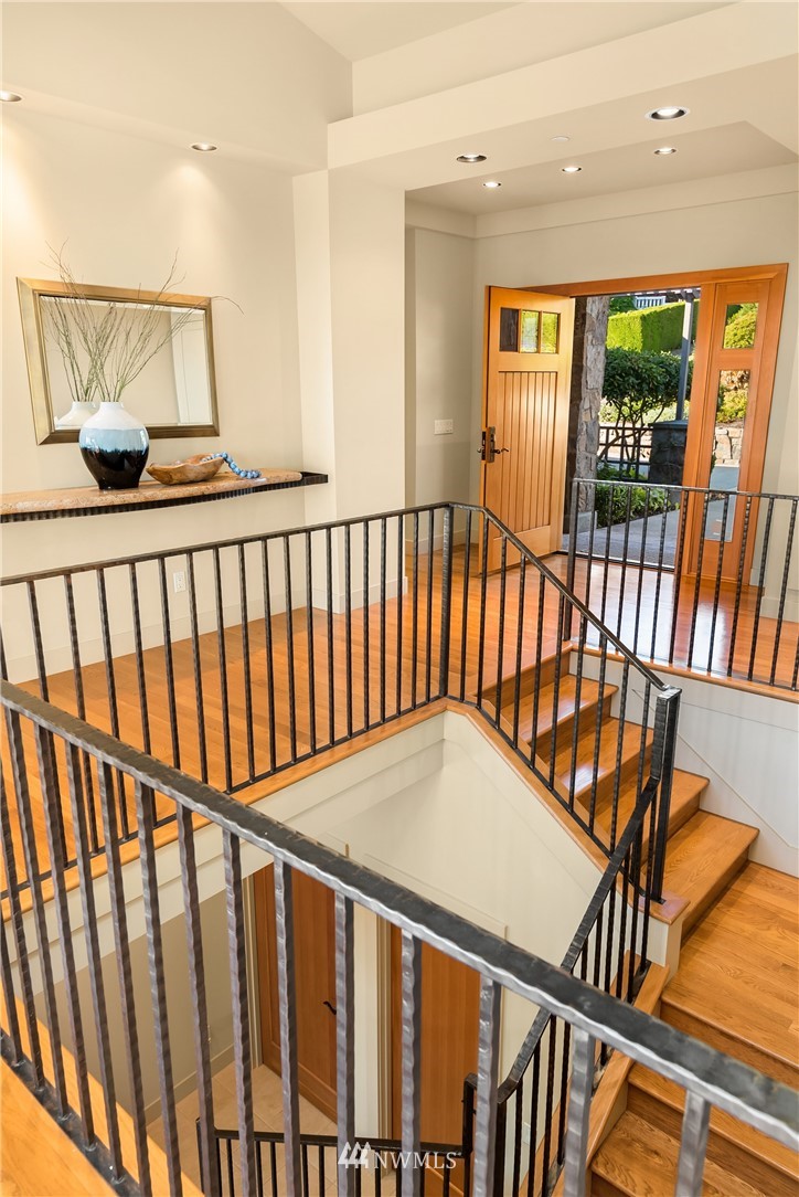 9413 Vineyard Crest Bellevue, WA 98004 - Photo 7 of 40