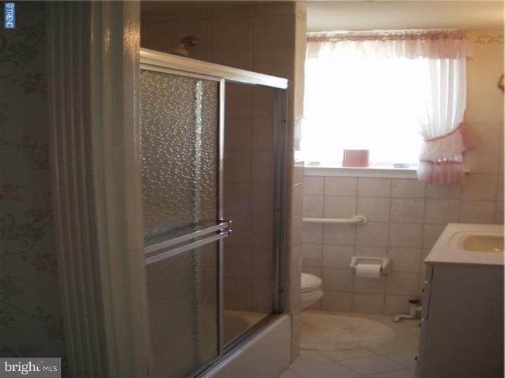 120 Wellington Road Upper Darby, PA 19082 - Photo 15 of 18 Bathroom