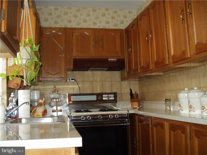 120 Wellington Road Upper Darby, PA 19082 - Photo 10 of 18 Kitchen
