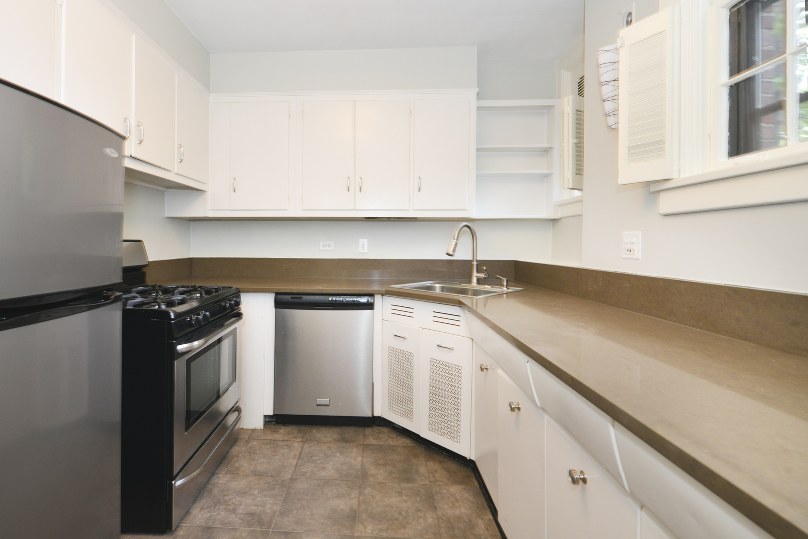 5 Indian Hill Road, Unit COACH Winnetka, IL 60093 - Photo 5 of 18