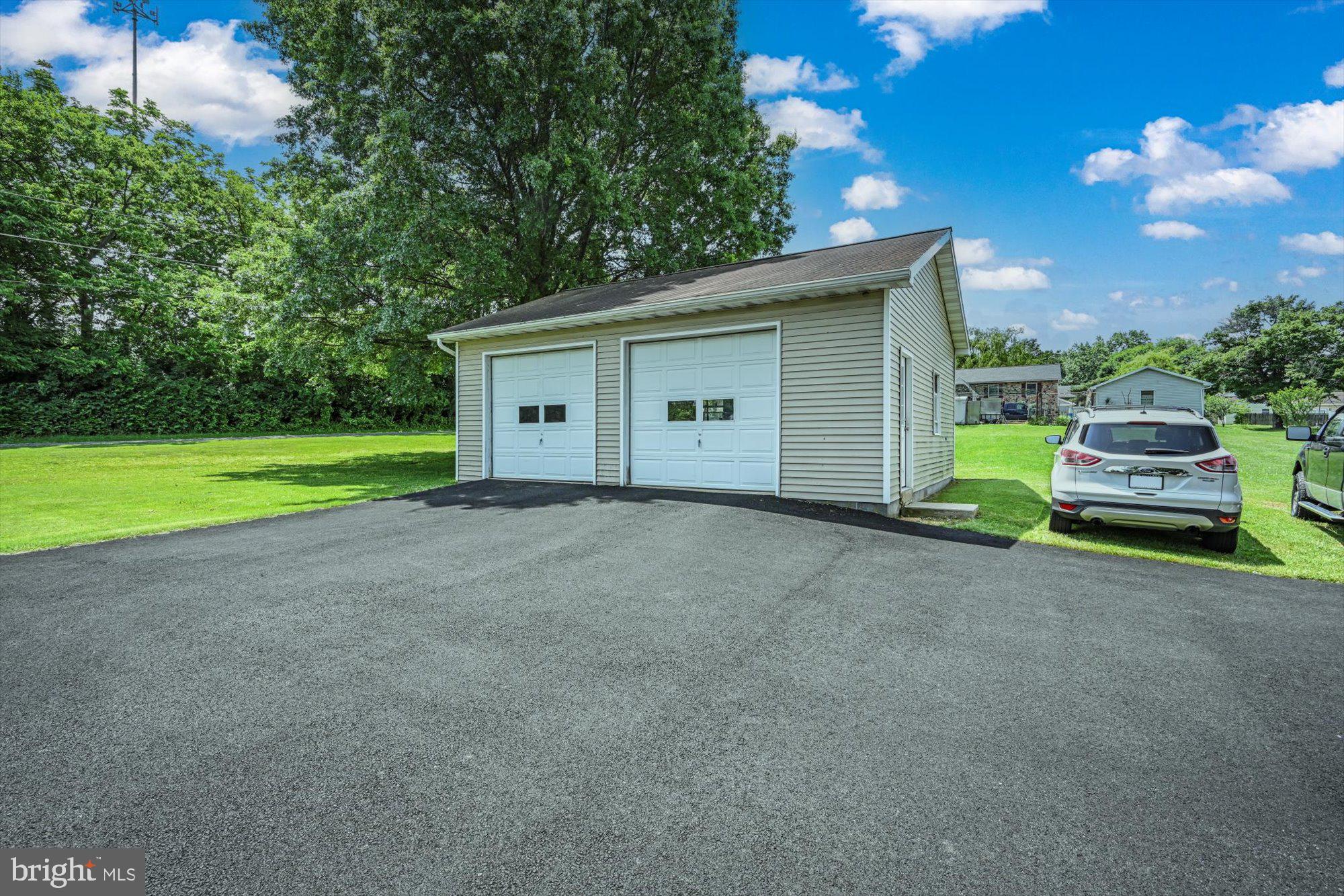 1401 Old Fritztown Road Reading, PA 19608 - Photo 24 of 26 2 Car Garage